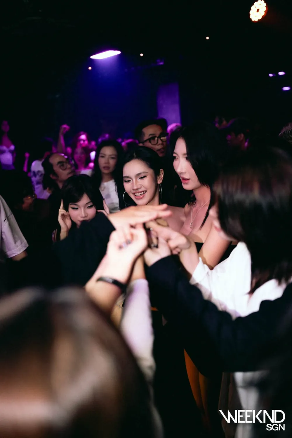 Khoảnh khắc trên sàn nhạc Weeknd Sài Gòn