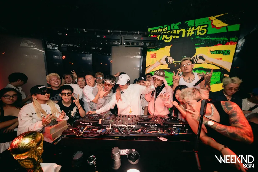 DJ booth trong đêm diễn chủ đề tại Weeknd